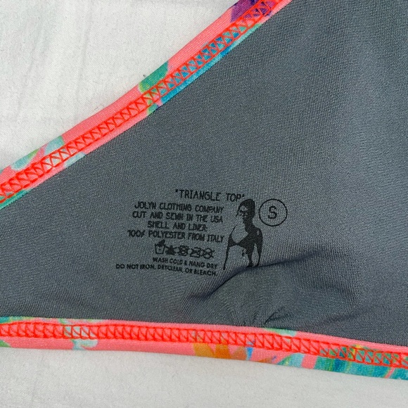 Jolyn Triangle top - Picture 2 of 3